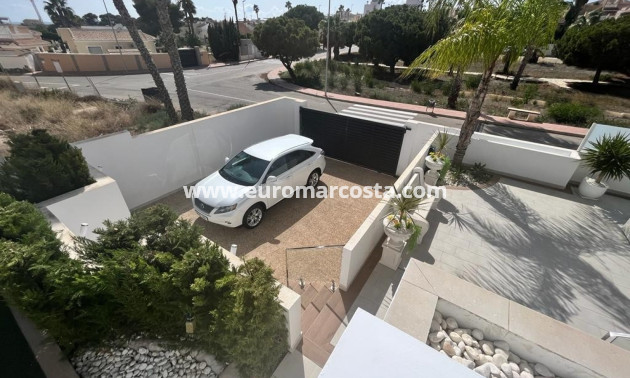 Sale - Detached House / Villa - Ciudad Quesada