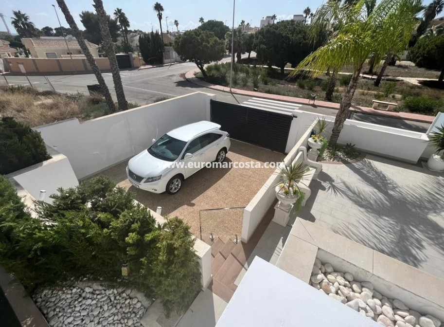 Sale - Detached House / Villa - Ciudad Quesada