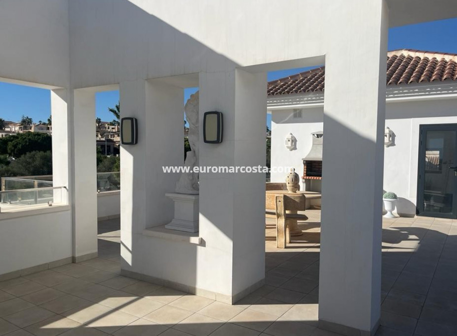 Sale - Detached House / Villa - Ciudad Quesada