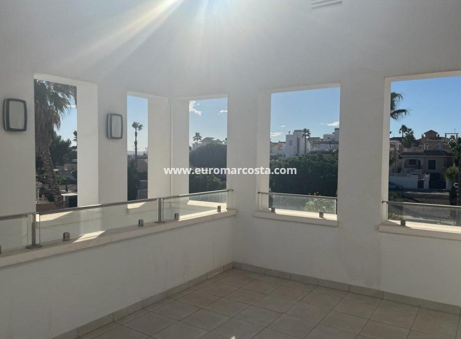 Sale - Detached House / Villa - Ciudad Quesada