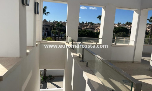 Sale - Detached House / Villa - Ciudad Quesada