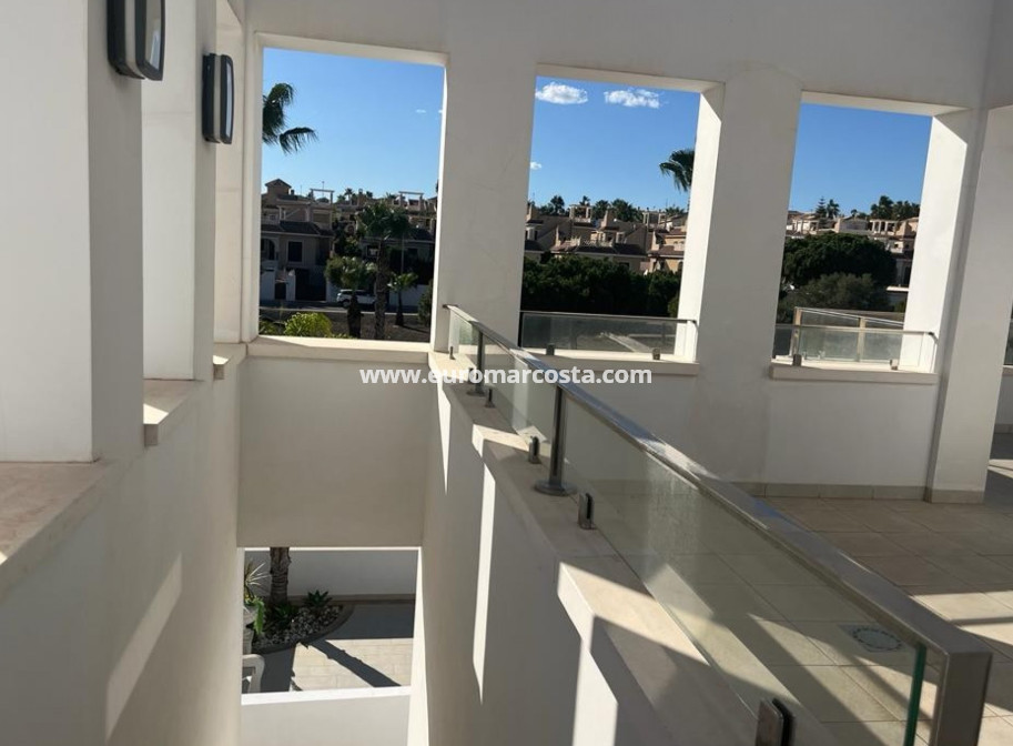 Sale - Detached House / Villa - Ciudad Quesada