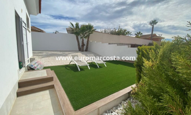 Sale - Detached House / Villa - Ciudad Quesada