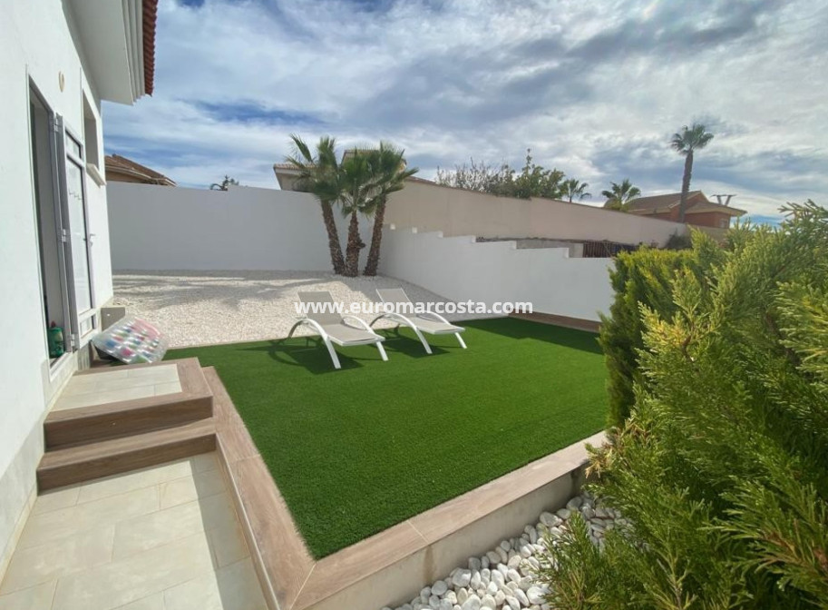 Sale - Detached House / Villa - Ciudad Quesada