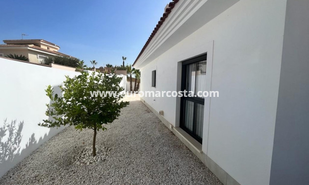 Sale - Detached House / Villa - Ciudad Quesada