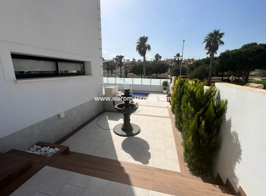 Sale - Detached House / Villa - Ciudad Quesada