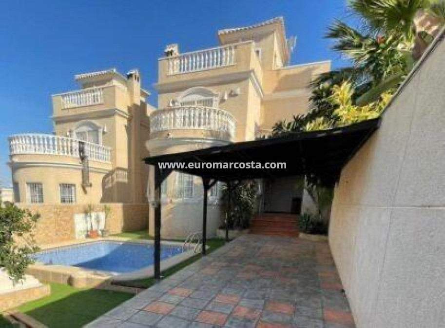 Objekte zum Wiederverkauf - Villa freitstehend - Torrevieja - TORREVIEJA