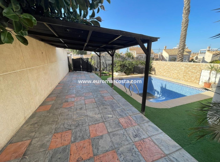 Objekte zum Wiederverkauf - Villa freitstehend - Torrevieja - TORREVIEJA