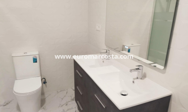 Sale - Bungalow - Torrevieja - La Mata