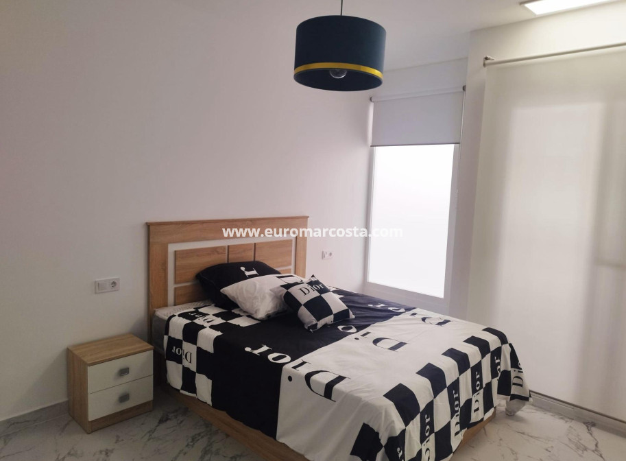 Sale - Bungalow - Torrevieja - La Mata