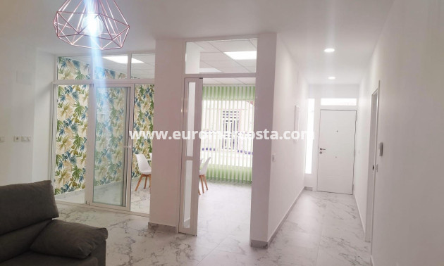 Sale - Bungalow - Torrevieja - La Mata