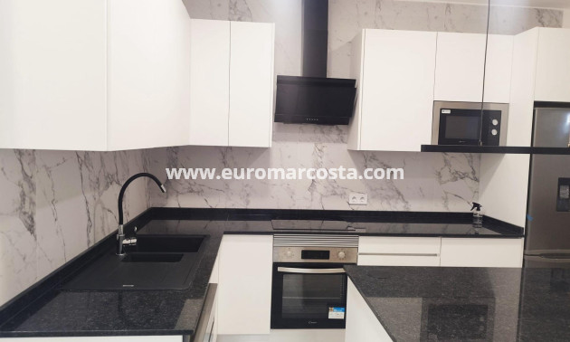 Sale - Bungalow - Torrevieja - La Mata