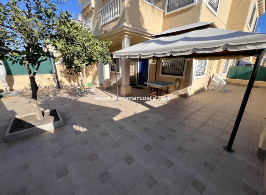 Sale - Bungalow Planta Baja - Torrevieja - TORREVIEJA