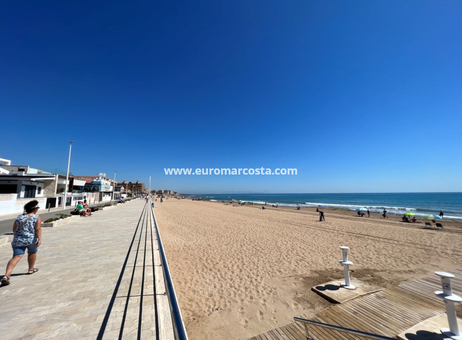 Sale - Bungalow Planta Baja - Torrevieja - TORREVIEJA