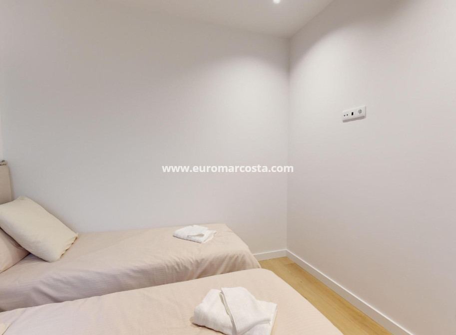 Sale - Apartment / flat - Guardamar del Segura - Pueblo