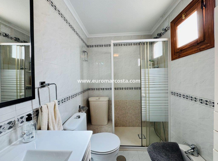 Sale - Apartment / flat - La Mata