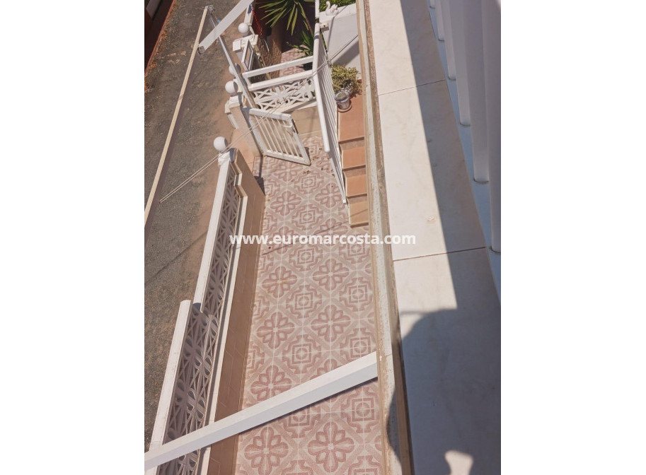 Sale - Bungalow - San Fulgencio - Oasis