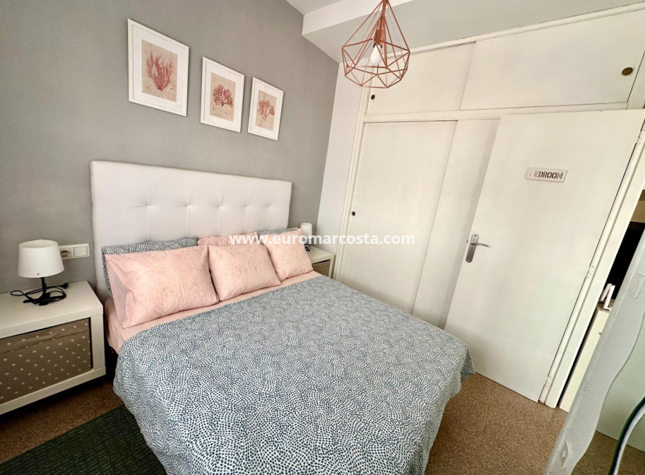 Sale - Apartment / flat - Guardamar del Segura - Pueblo