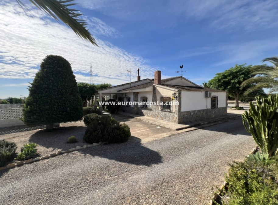 Sale - Country house - Albatera