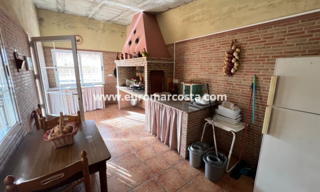 Sale - Country house - Albatera