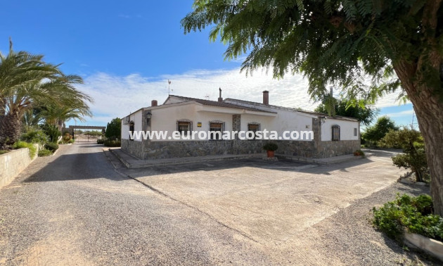 Sale - Country house - Albatera