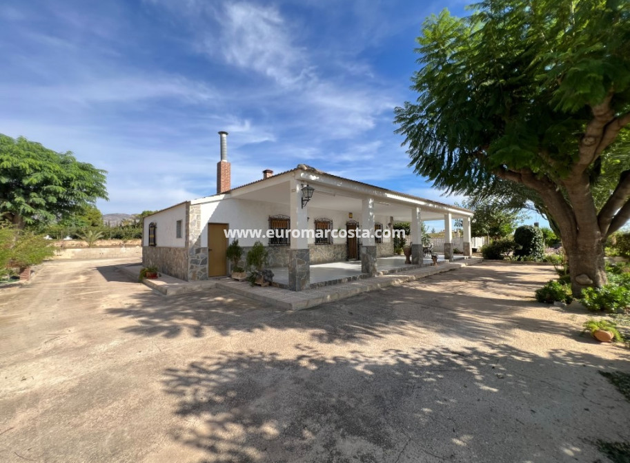 Sale - Country house - Albatera