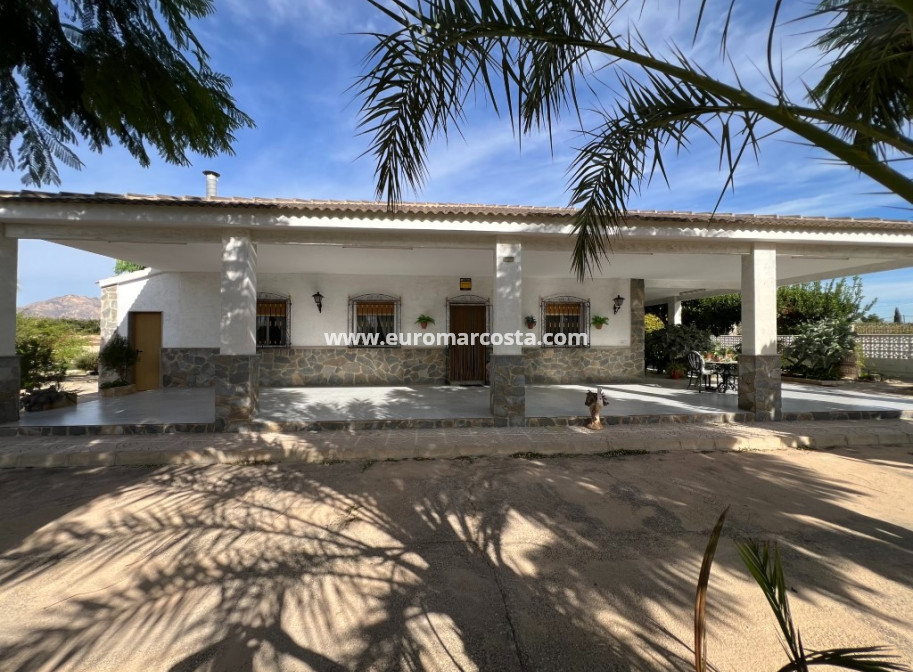 Sale - Country house - Albatera