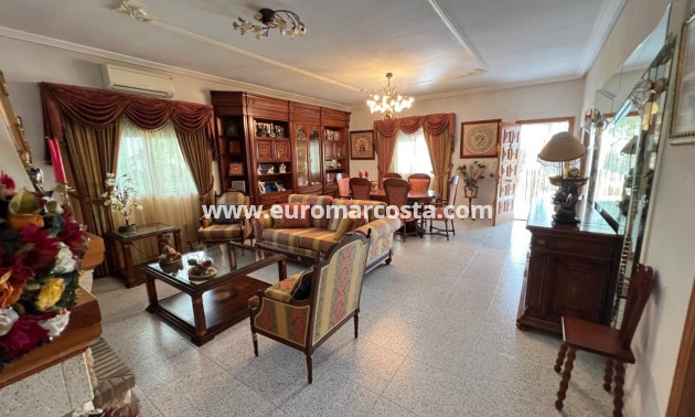 Sale - Country house - Albatera