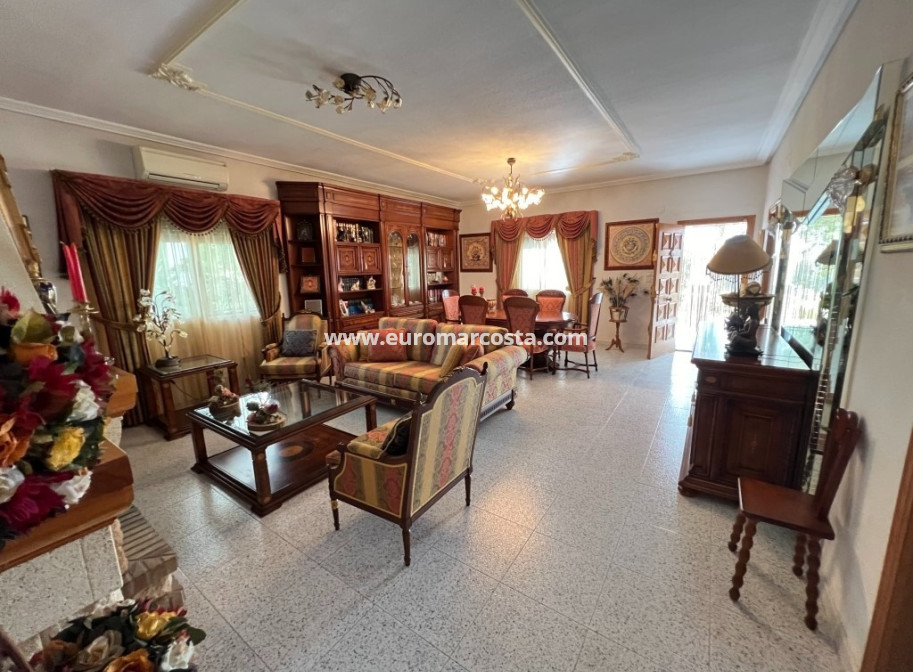 Sale - Country house - Albatera