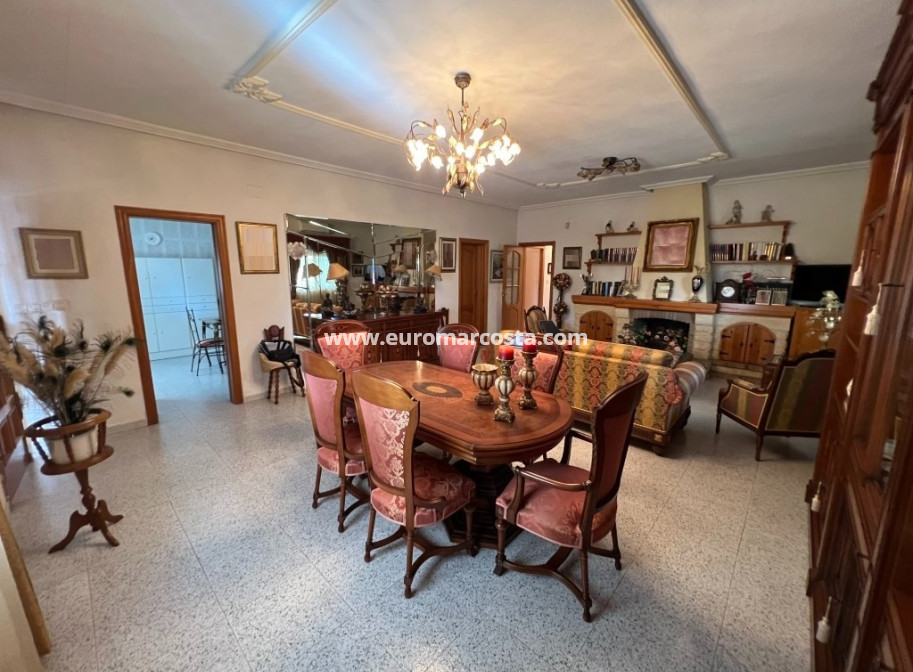 Sale - Country house - Albatera