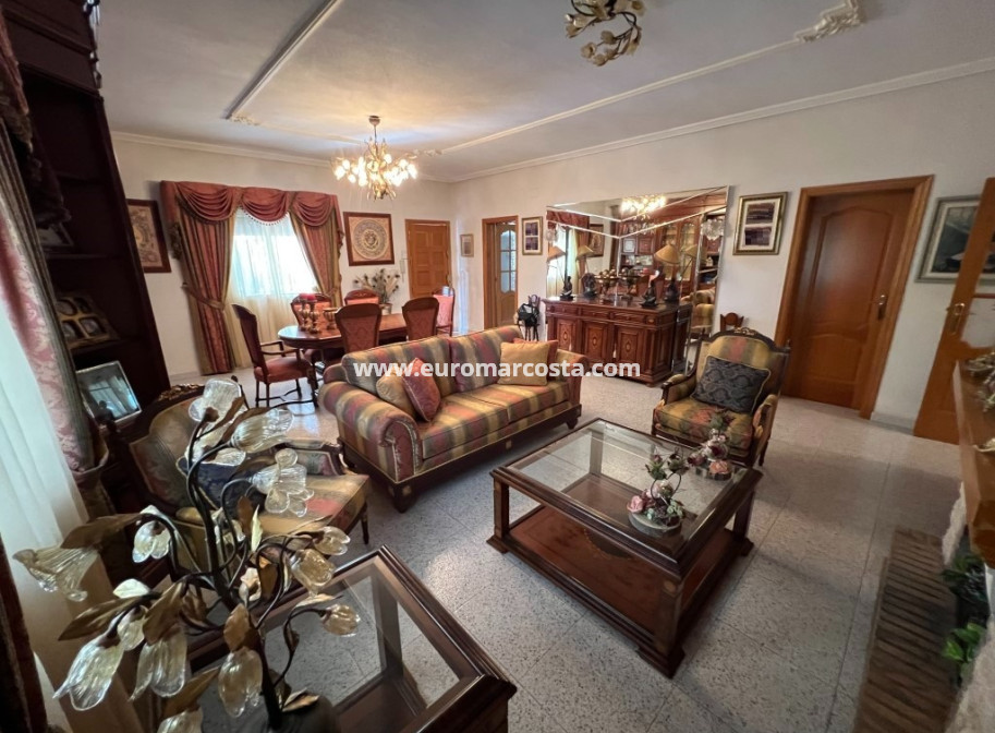 Sale - Country house - Albatera