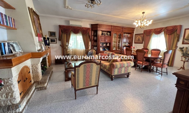 Sale - Country house - Albatera