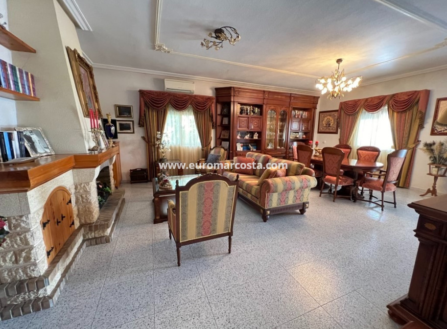 Sale - Country house - Albatera