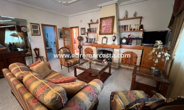 Sale - Country house - Albatera