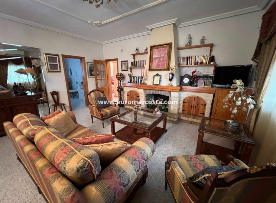 Sale - Country house - Albatera