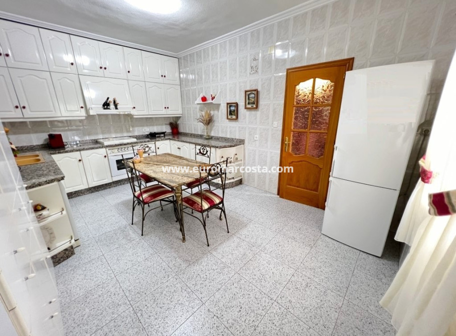 Sale - Country house - Albatera