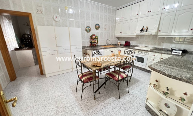 Sale - Country house - Albatera