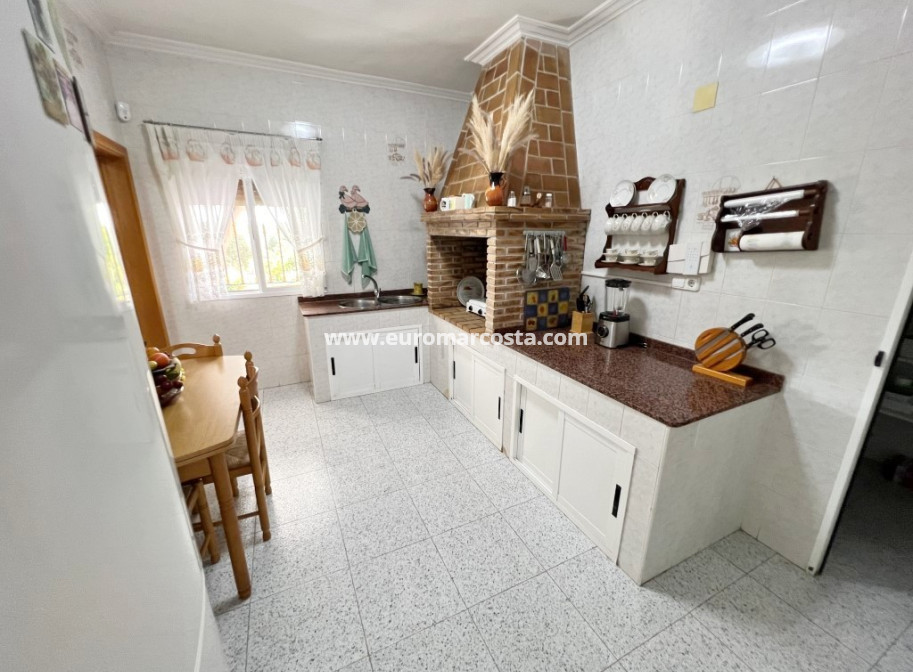 Sale - Country house - Albatera