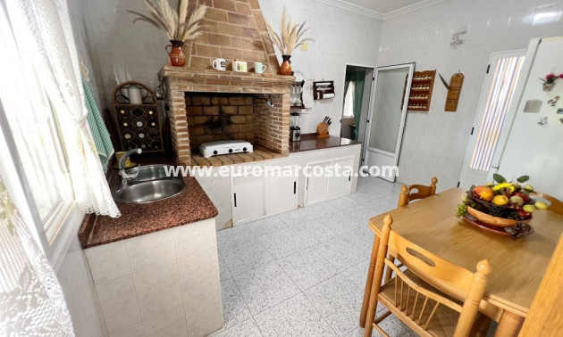 Sale - Country house - Albatera