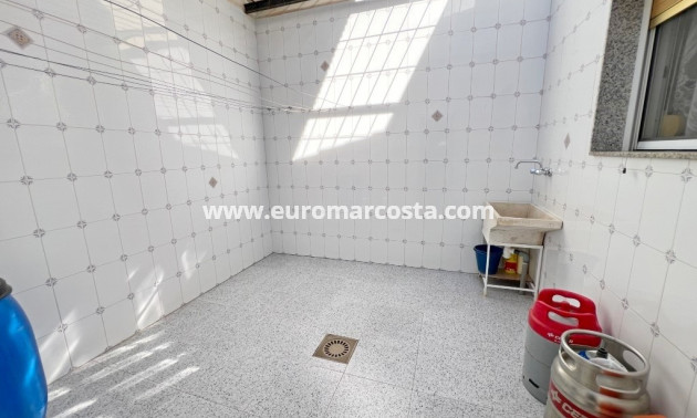 Sale - Country house - Albatera