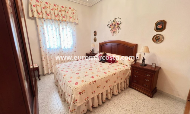 Sale - Country house - Albatera