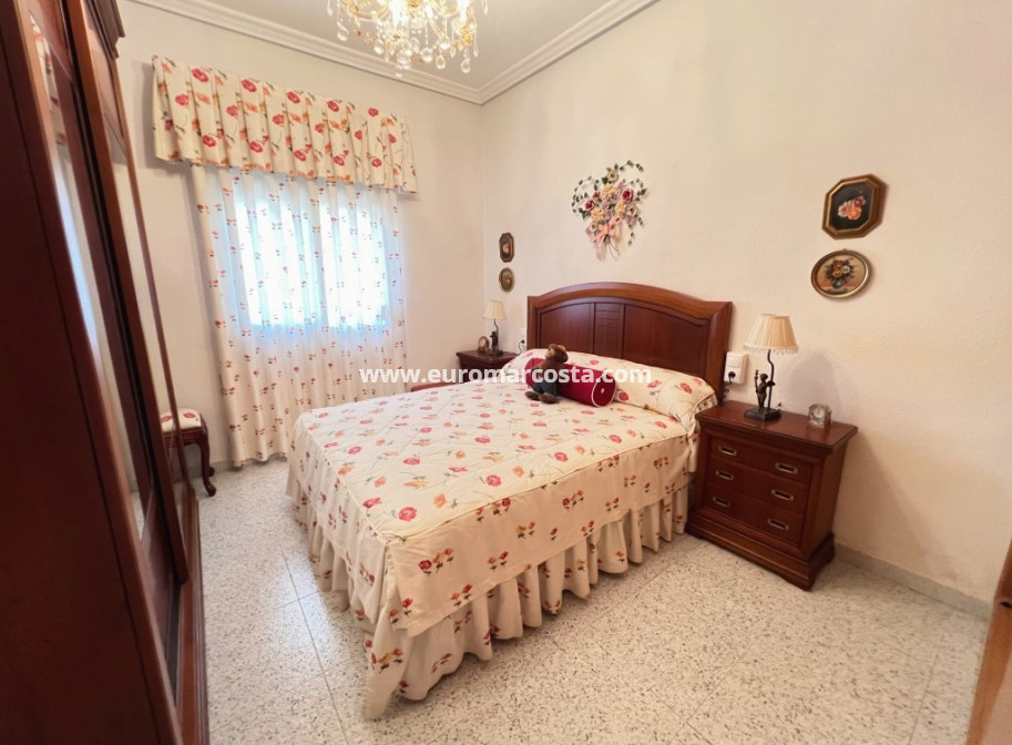 Sale - Country house - Albatera