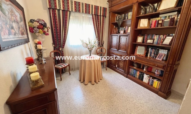 Sale - Country house - Albatera