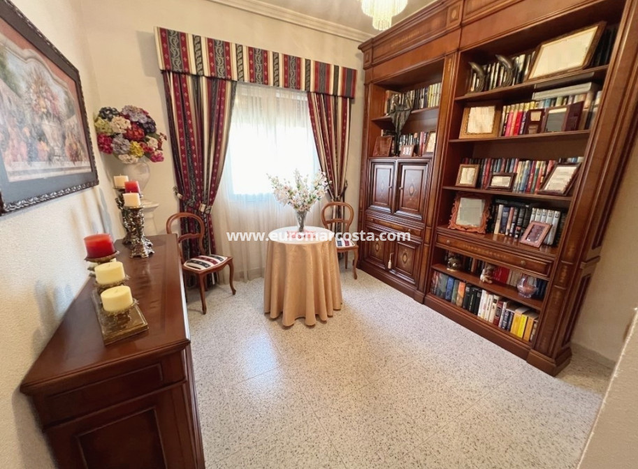 Sale - Country house - Albatera