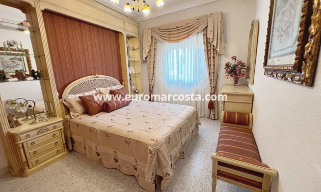 Sale - Country house - Albatera