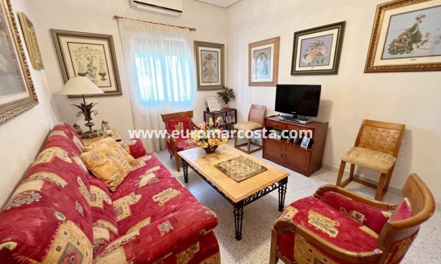 Sale - Country house - Albatera