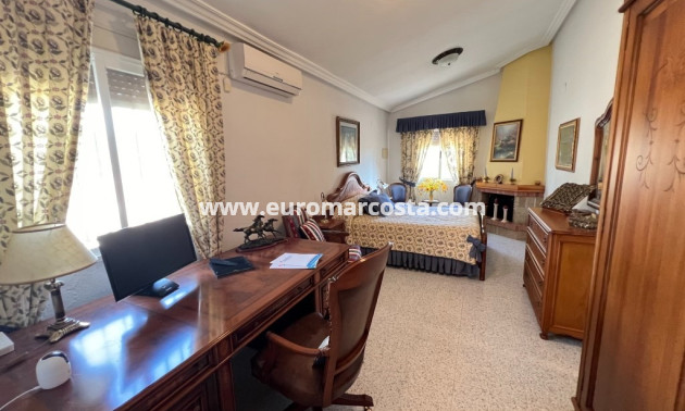 Sale - Country house - Albatera