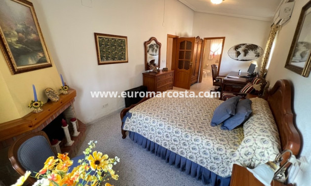 Sale - Country house - Albatera