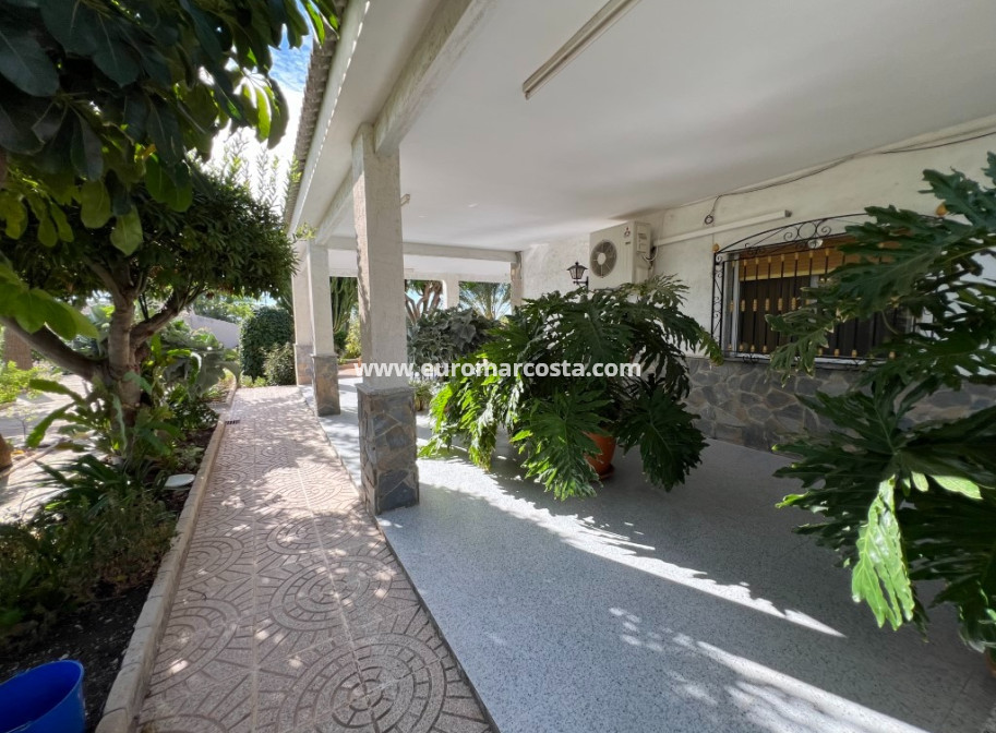 Sale - Country house - Albatera