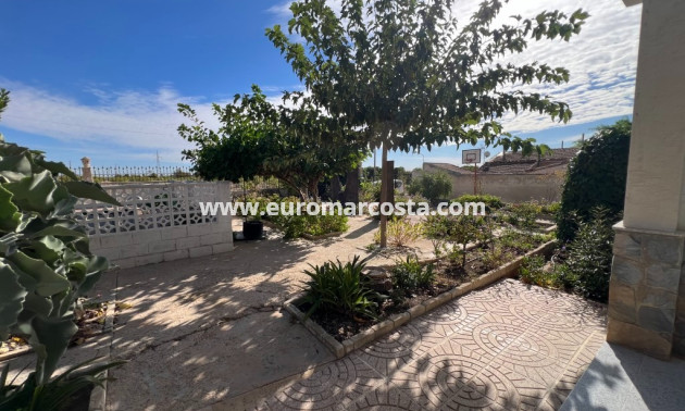 Sale - Country house - Albatera